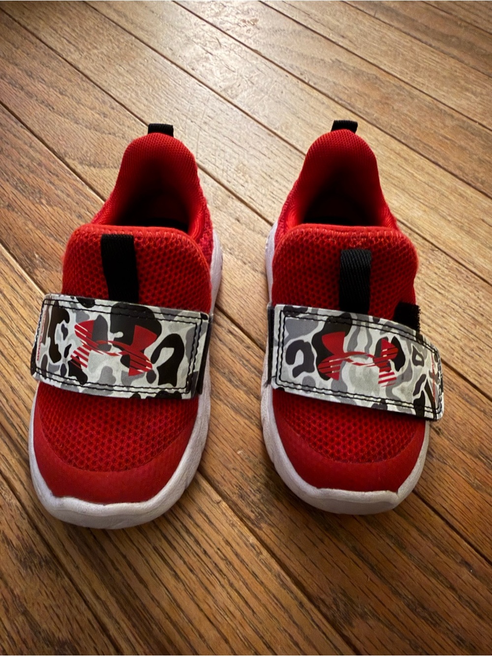 Under Armour Kids Red Sneakers with Camo Strap and White Sole